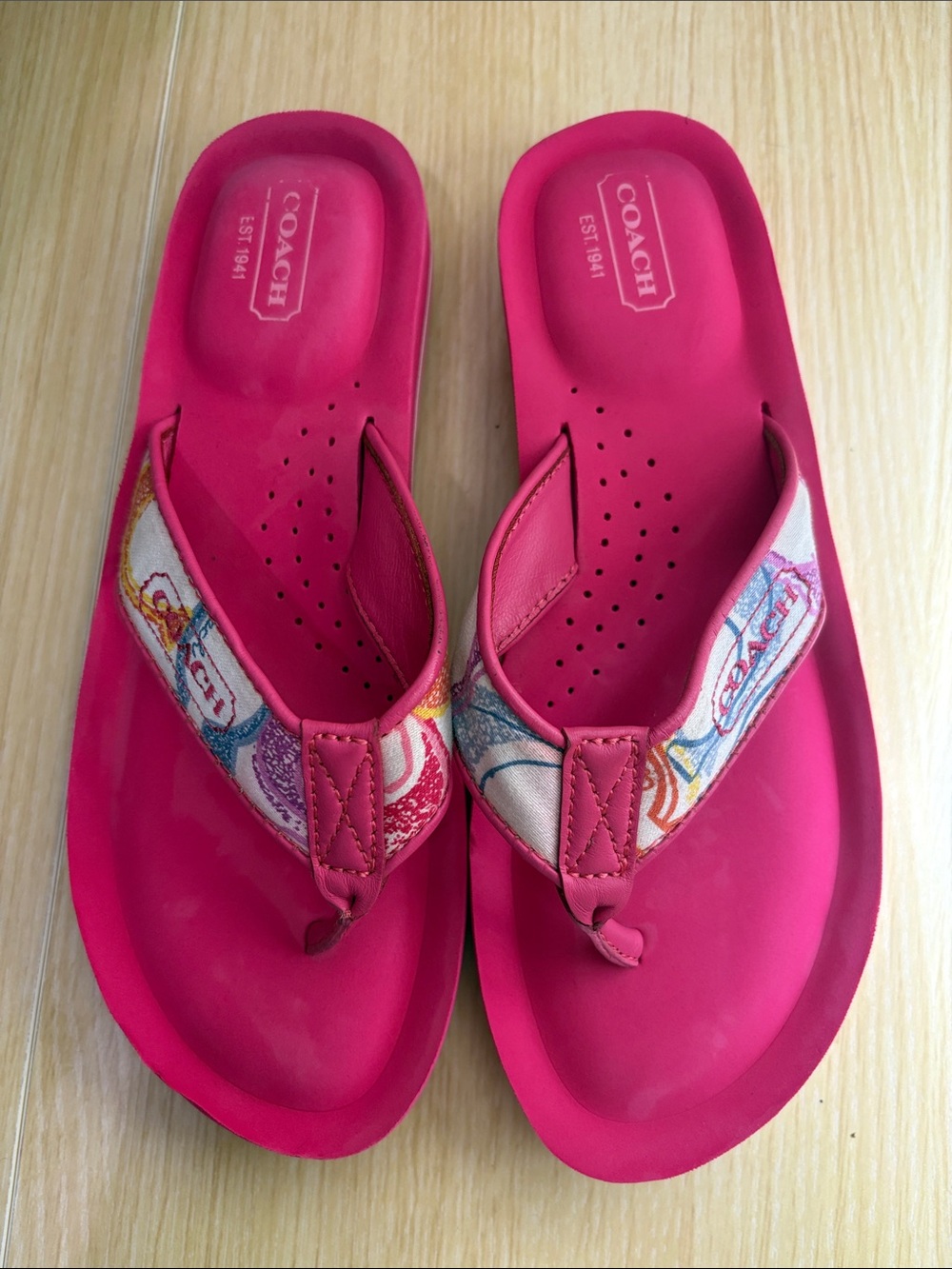 COACH Jolie Hot Pink Logo-Accent Women's Flip Flop Sandals. Size 6